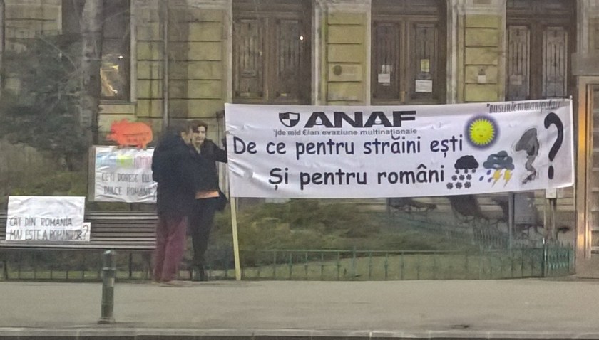 2 oameni la 4 banner-e. Am vrea noi asemenea eficiență!